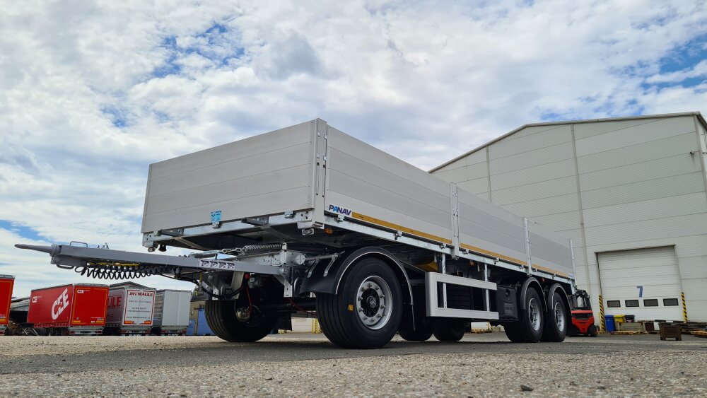 Platform turntable trailers